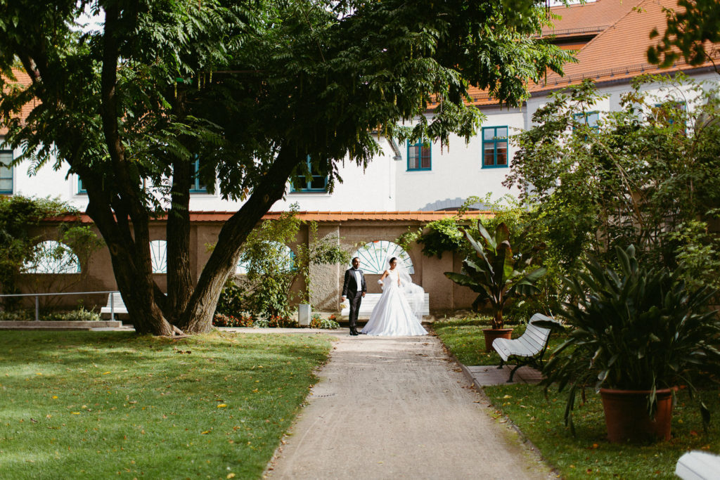 hochzeitsfotograf-kerim-kivrak-augsburg-hochzeitslocation-hofgarten-dom-altstadt-destination-wedding-photographer-trauung-standesamt-münchen-hochzeitsfotoalbum-hochzeitsdeko-0013