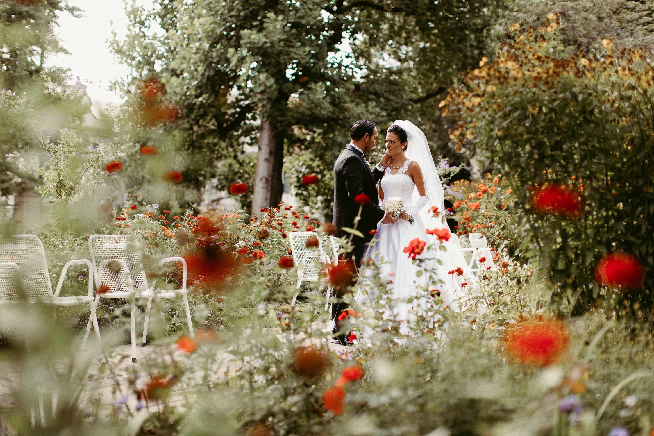 hochzeitsfotograf-kerim-kivrak-augsburg-hochzeitslocation-hofgarten-dom-altstadt-destination-wedding-photographer-trauung-standesamt-münchen-hochzeitsfotoalbum-hochzeitsdeko-0018