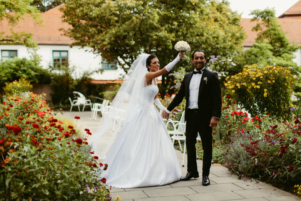 hochzeitsfotograf-kerim-kivrak-augsburg-hochzeitslocation-hofgarten-dom-altstadt-destination-wedding-photographer-trauung-standesamt-münchen-hochzeitsfotoalbum-hochzeitsdeko-0021