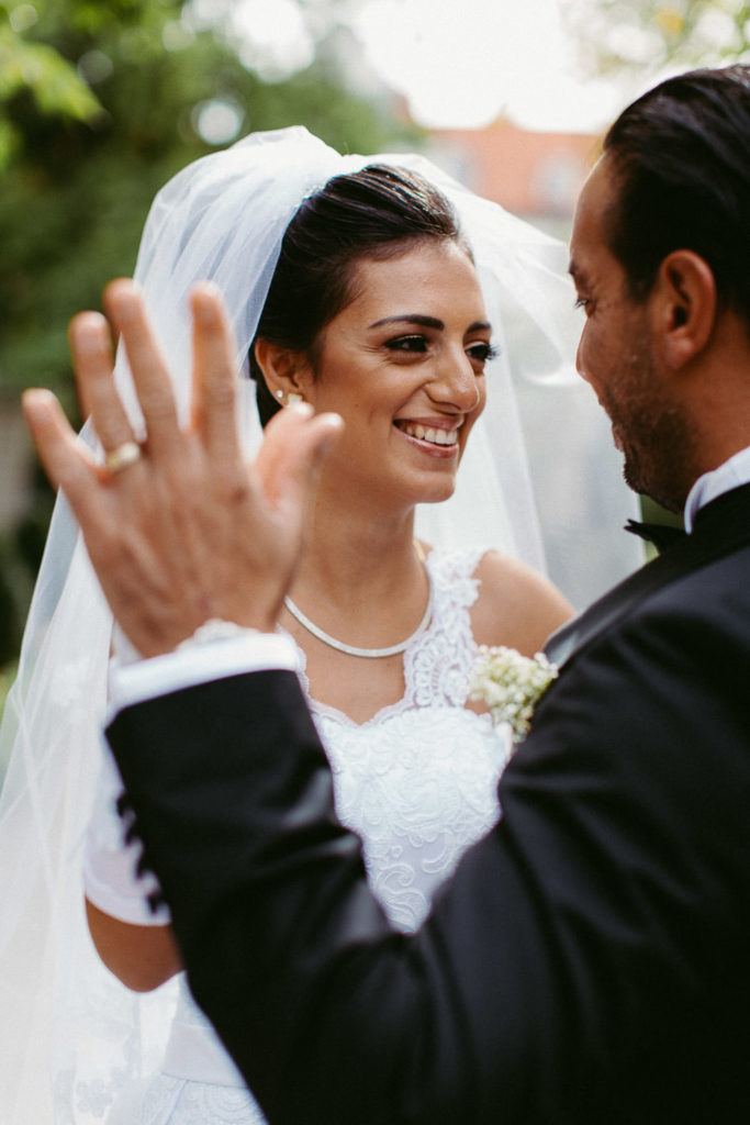 hochzeitsfotograf-kerim-kivrak-augsburg-hochzeitslocation-hofgarten-dom-altstadt-destination-wedding-photographer-trauung-standesamt-münchen-hochzeitsfotoalbum-hochzeitsdeko-0040