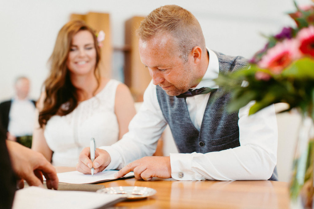 hochzeitsfotograf-kerim-kivrak-augsburg-hochzeitslocation-kräutergarten-herkulesbrunnen-destination-wedding-photographer-trauung-standesamt-münchen-hochzeitsfotoalbum-hochzeitsdeko-48