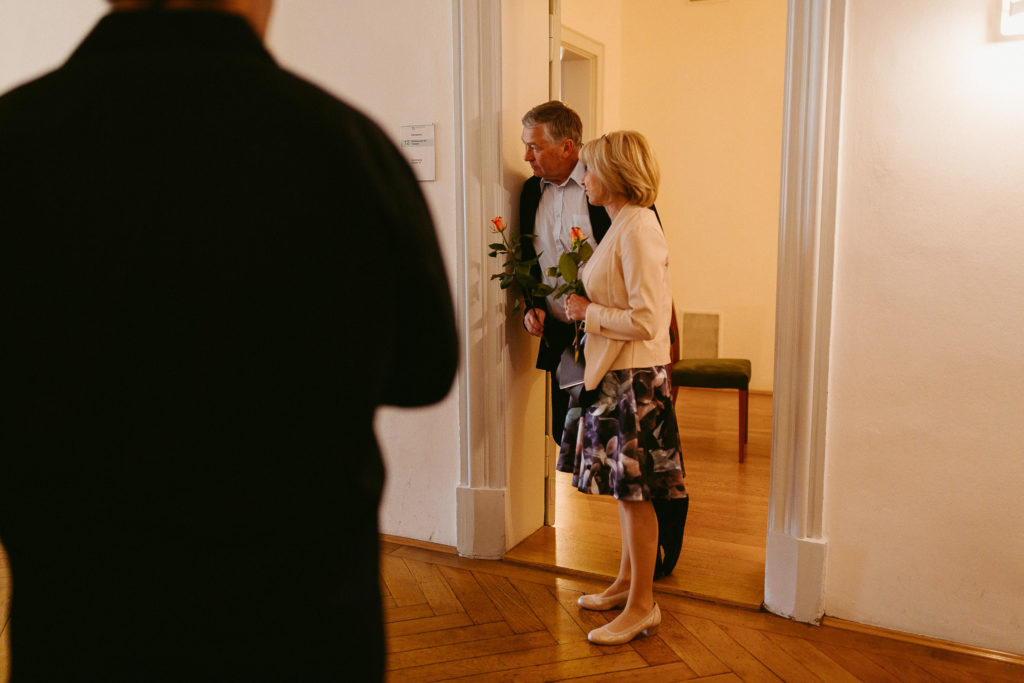 hochzeitsfotograf-kerim-kivrak-augsburg-hochzeitslocation-kräutergarten-herkulesbrunnen-destination-wedding-photographer-trauung-standesamt-münchen-hochzeitsfotoalbum-hochzeitsdeko-73