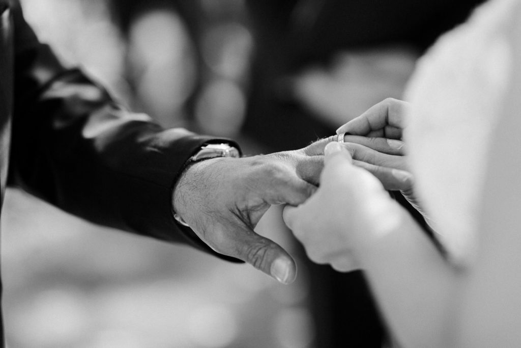 hochzeitsfotograf-kerim-kivrak-augsburg-hochzeitslocation-kurhaus-parktheater-drei-mohren-steigenberger-trauung-standesamt-münchen-hochzeitsfotoalbum-hochzeitsdeko-0071