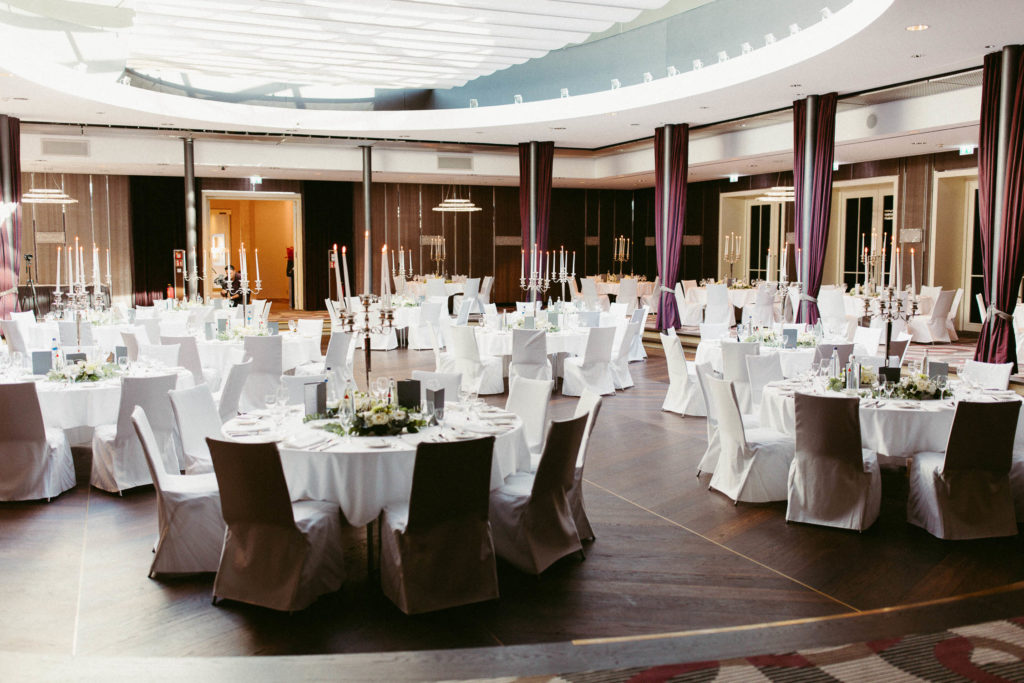 hochzeitsfotograf-kerim-kivrak-augsburg-hochzeitslocation-kurhaus-parktheater-drei-mohren-steigenberger-trauung-standesamt-münchen-hochzeitsfotoalbum-hochzeitsdeko-0107