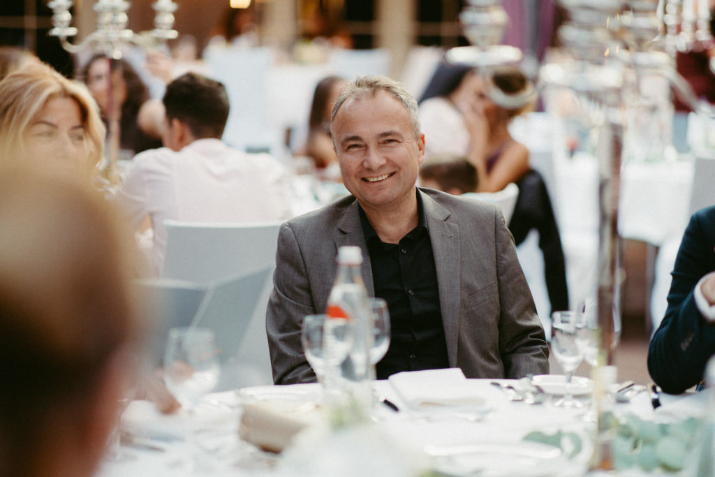 hochzeitsfotograf-kerim-kivrak-augsburg-hochzeitslocation-kurhaus-parktheater-drei-mohren-steigenberger-trauung-standesamt-münchen-hochzeitsfotoalbum-hochzeitsdeko-0115