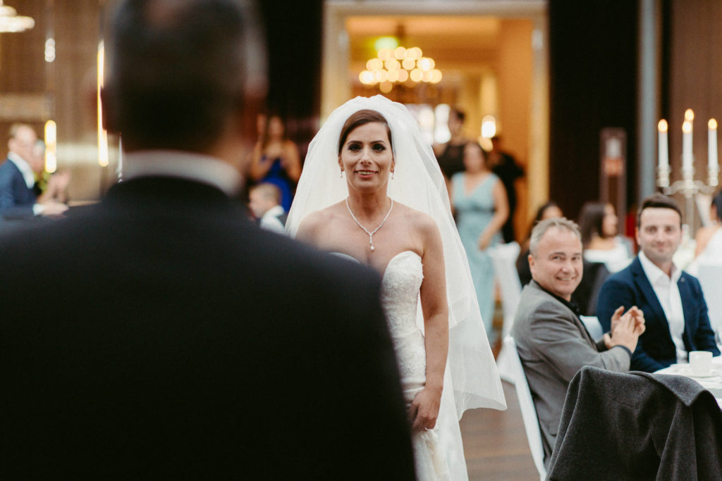 hochzeitsfotograf-kerim-kivrak-augsburg-hochzeitslocation-kurhaus-parktheater-drei-mohren-steigenberger-trauung-standesamt-münchen-hochzeitsfotoalbum-hochzeitsdeko-0120