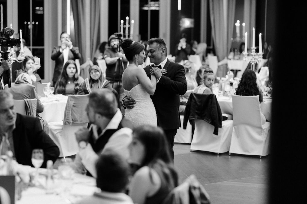 hochzeitsfotograf-kerim-kivrak-augsburg-hochzeitslocation-kurhaus-parktheater-drei-mohren-steigenberger-trauung-standesamt-münchen-hochzeitsfotoalbum-hochzeitsdeko-0121