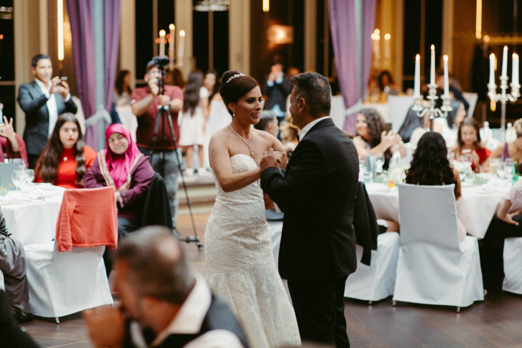 hochzeitsfotograf-kerim-kivrak-augsburg-hochzeitslocation-kurhaus-parktheater-drei-mohren-steigenberger-trauung-standesamt-münchen-hochzeitsfotoalbum-hochzeitsdeko-0122