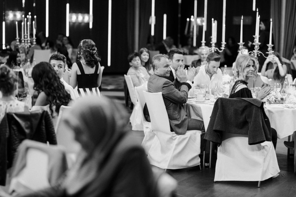 hochzeitsfotograf-kerim-kivrak-augsburg-hochzeitslocation-kurhaus-parktheater-drei-mohren-steigenberger-trauung-standesamt-münchen-hochzeitsfotoalbum-hochzeitsdeko-0125