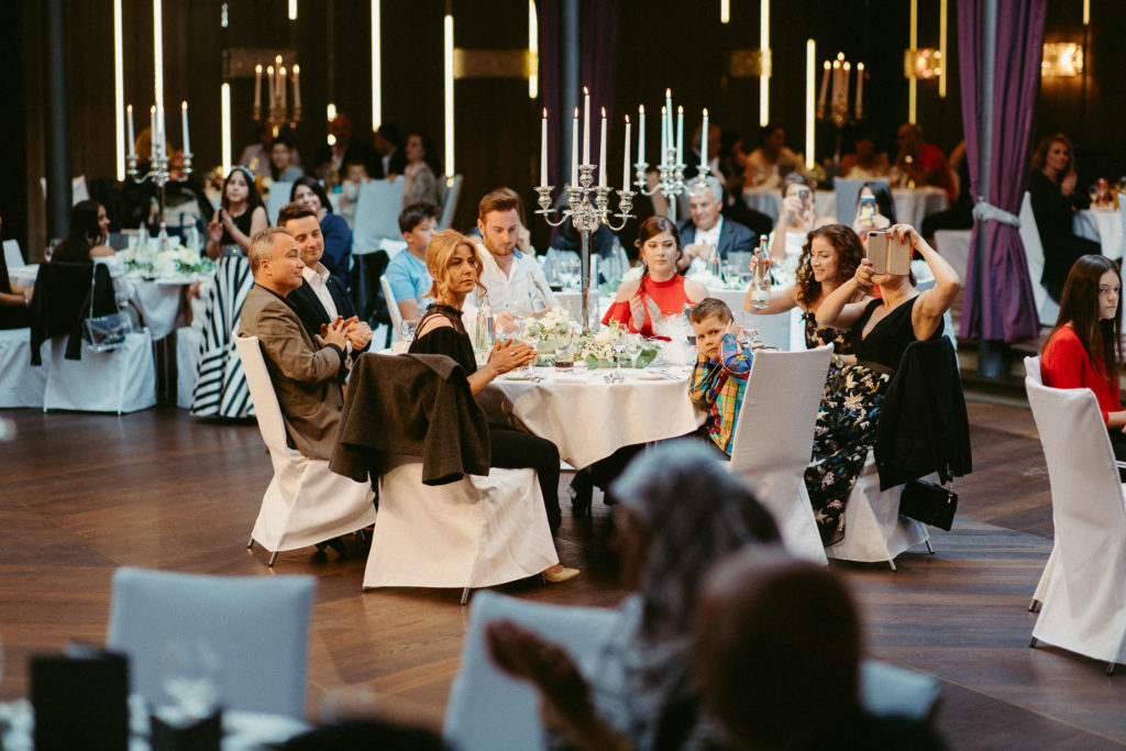 hochzeitsfotograf-kerim-kivrak-augsburg-hochzeitslocation-kurhaus-parktheater-drei-mohren-steigenberger-trauung-standesamt-münchen-hochzeitsfotoalbum-hochzeitsdeko-0127