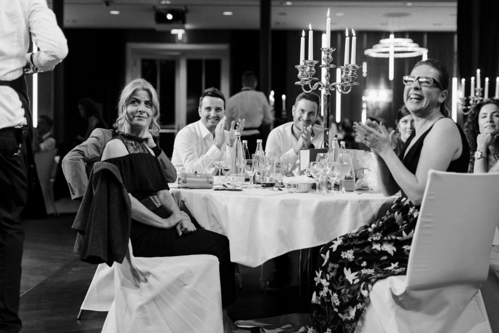 hochzeitsfotograf-kerim-kivrak-augsburg-hochzeitslocation-kurhaus-parktheater-drei-mohren-steigenberger-trauung-standesamt-münchen-hochzeitsfotoalbum-hochzeitsdeko-0145