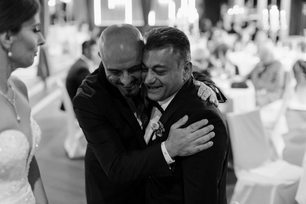 hochzeitsfotograf-kerim-kivrak-augsburg-hochzeitslocation-kurhaus-parktheater-drei-mohren-steigenberger-trauung-standesamt-münchen-hochzeitsfotoalbum-hochzeitsdeko-0148