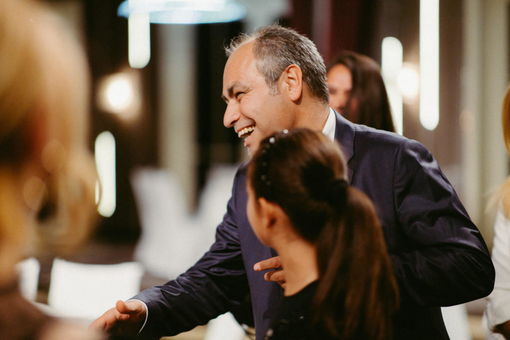 hochzeitsfotograf-kerim-kivrak-augsburg-hochzeitslocation-kurhaus-parktheater-drei-mohren-steigenberger-trauung-standesamt-münchen-hochzeitsfotoalbum-hochzeitsdeko-0160