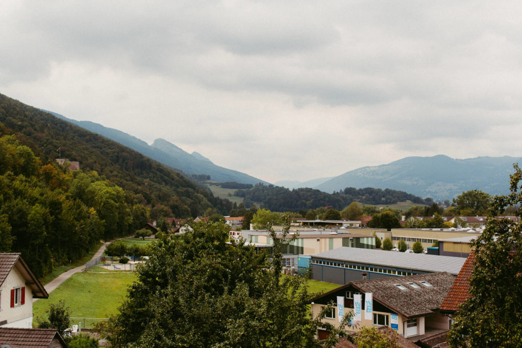 hochzeitsfotograf-kerim-kivrak-basel-hochzeitslocation-salmegg-haus-schweiz-rheinfelden-destination-wedding-photographer-trauung-standesamt-münchen-hochzeitsfotoalbum-hochzeitsdeko-0027