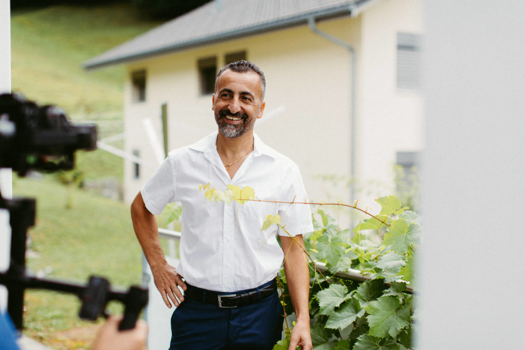 hochzeitsfotograf-kerim-kivrak-basel-hochzeitslocation-salmegg-haus-schweiz-rheinfelden-destination-wedding-photographer-trauung-standesamt-münchen-hochzeitsfotoalbum-hochzeitsdeko-0035