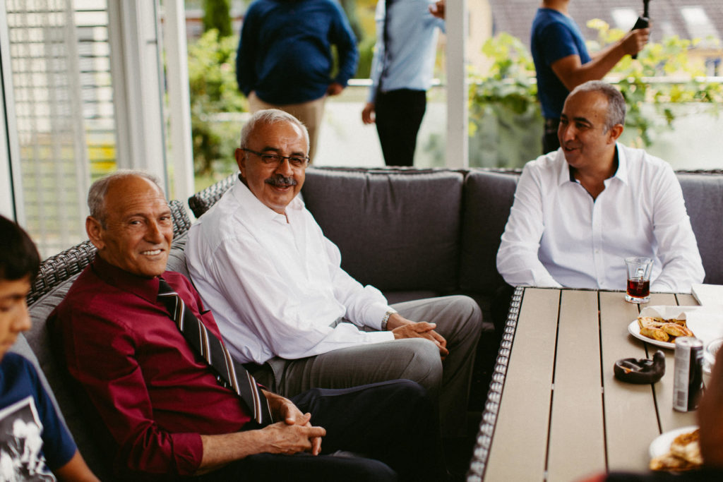 hochzeitsfotograf-kerim-kivrak-basel-hochzeitslocation-salmegg-haus-schweiz-rheinfelden-destination-wedding-photographer-trauung-standesamt-münchen-hochzeitsfotoalbum-hochzeitsdeko-0041