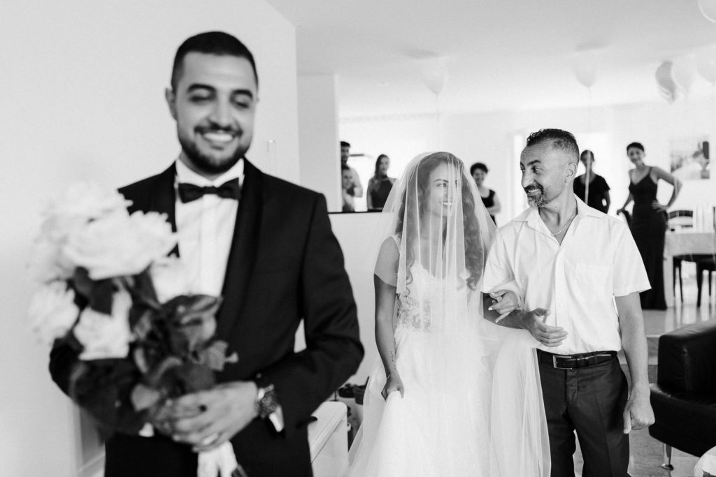 hochzeitsfotograf-kerim-kivrak-basel-hochzeitslocation-salmegg-haus-schweiz-rheinfelden-destination-wedding-photographer-trauung-standesamt-münchen-hochzeitsfotoalbum-hochzeitsdeko-0055