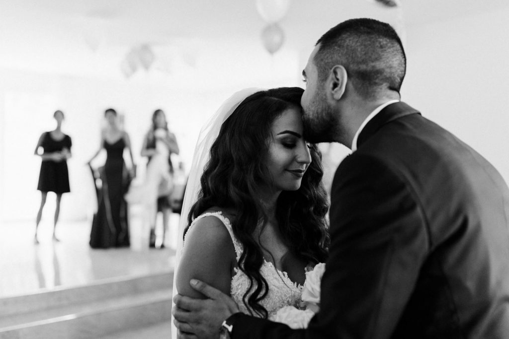 hochzeitsfotograf-kerim-kivrak-basel-hochzeitslocation-salmegg-haus-schweiz-rheinfelden-destination-wedding-photographer-trauung-standesamt-münchen-hochzeitsfotoalbum-hochzeitsdeko-0058