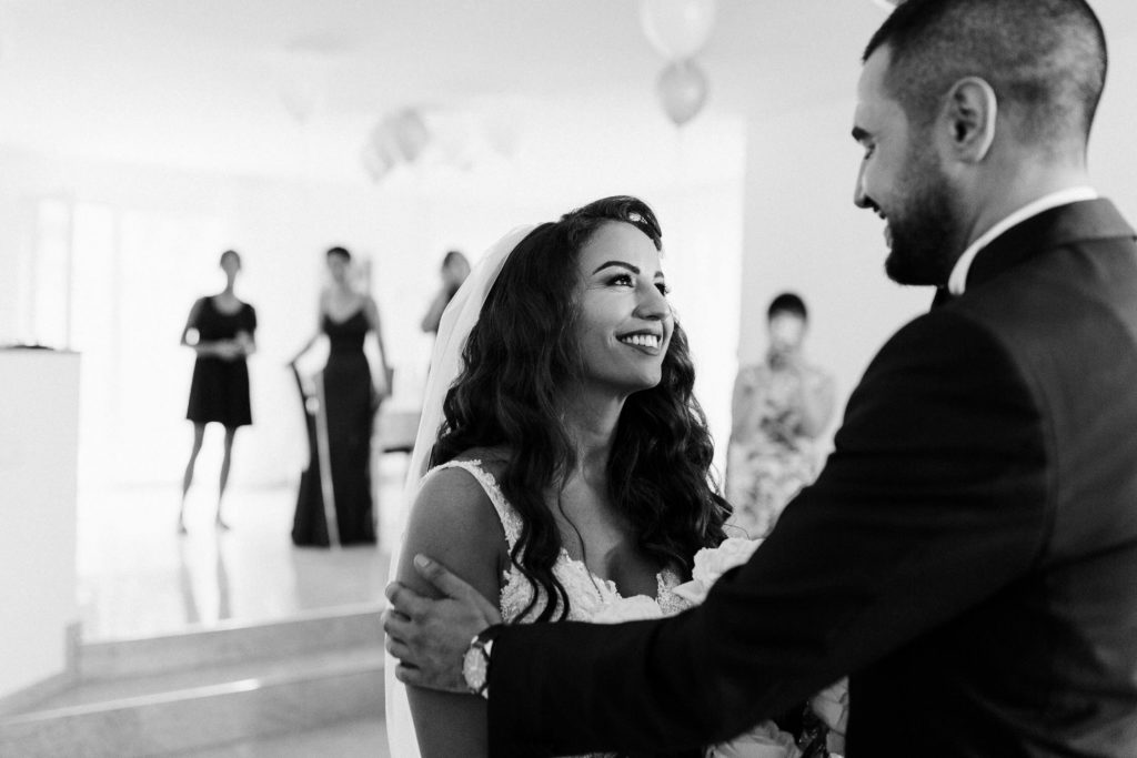 hochzeitsfotograf-kerim-kivrak-basel-hochzeitslocation-salmegg-haus-schweiz-rheinfelden-destination-wedding-photographer-trauung-standesamt-münchen-hochzeitsfotoalbum-hochzeitsdeko-0059