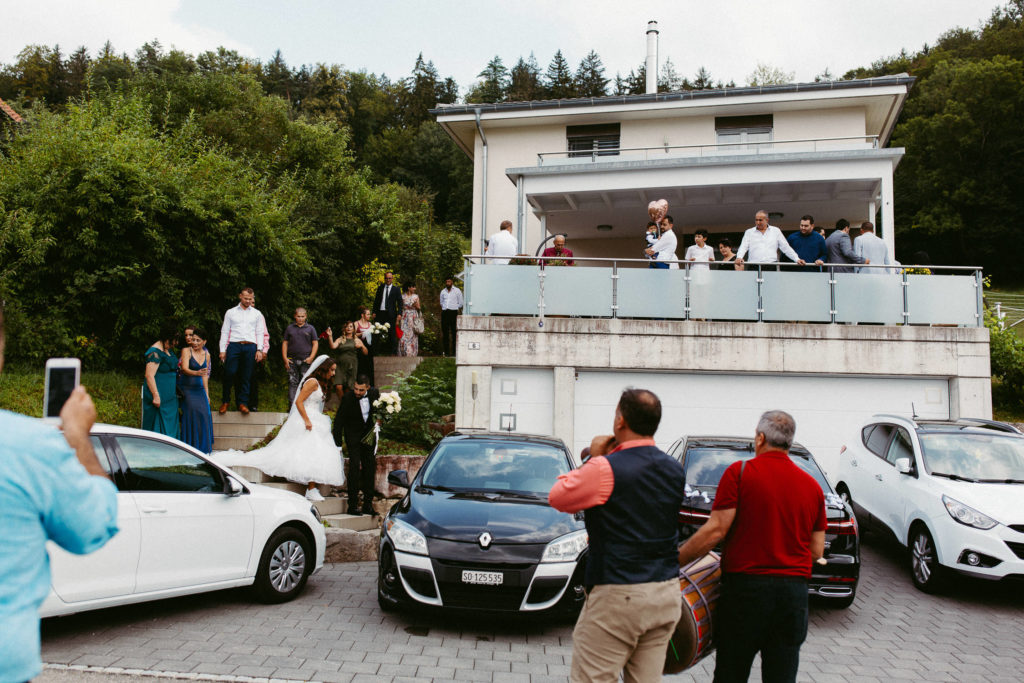 hochzeitsfotograf-kerim-kivrak-basel-hochzeitslocation-salmegg-haus-schweiz-rheinfelden-destination-wedding-photographer-trauung-standesamt-münchen-hochzeitsfotoalbum-hochzeitsdeko-0068