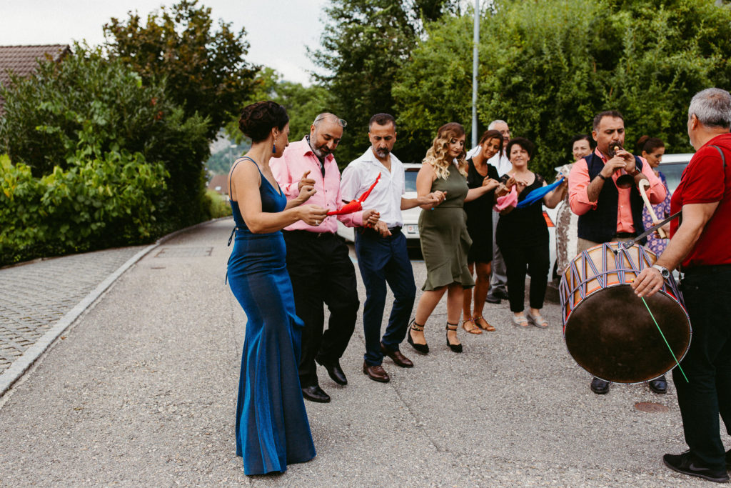 hochzeitsfotograf-kerim-kivrak-basel-hochzeitslocation-salmegg-haus-schweiz-rheinfelden-destination-wedding-photographer-trauung-standesamt-münchen-hochzeitsfotoalbum-hochzeitsdeko-0070