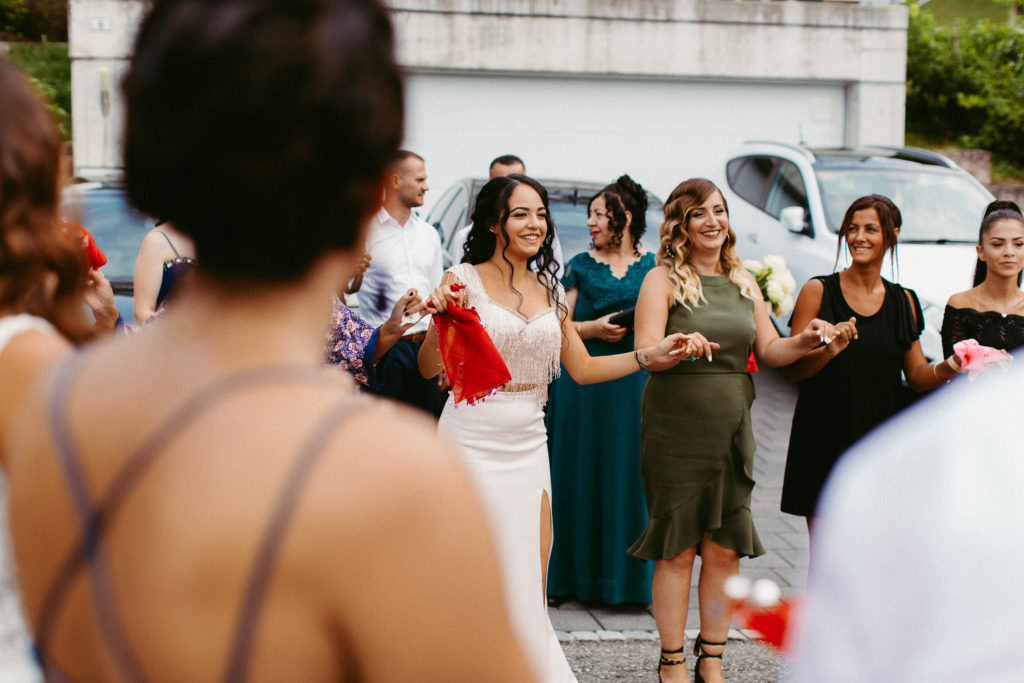 hochzeitsfotograf-kerim-kivrak-basel-hochzeitslocation-salmegg-haus-schweiz-rheinfelden-destination-wedding-photographer-trauung-standesamt-münchen-hochzeitsfotoalbum-hochzeitsdeko-0080