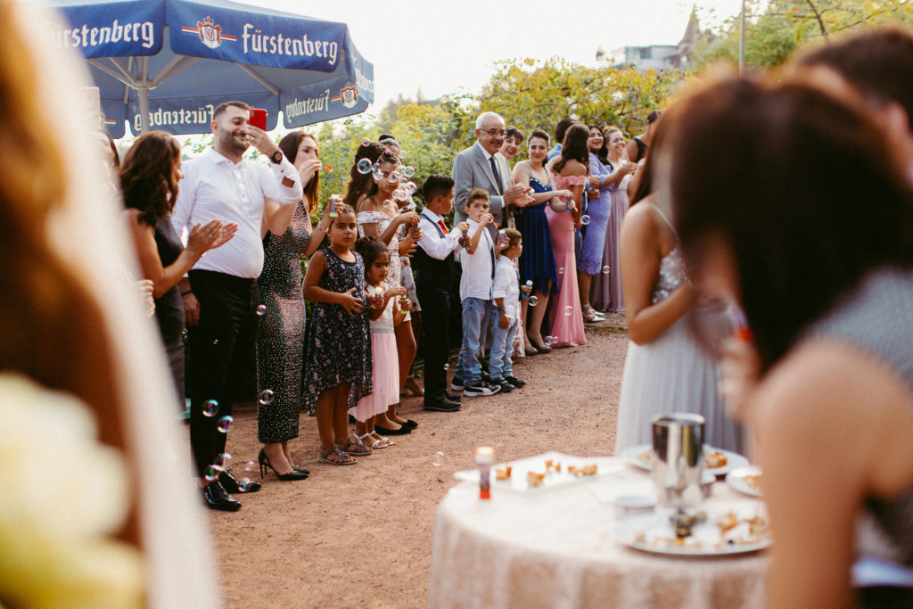 hochzeitsfotograf-kerim-kivrak-basel-hochzeitslocation-salmegg-haus-schweiz-rheinfelden-destination-wedding-photographer-trauung-standesamt-münchen-hochzeitsfotoalbum-hochzeitsdeko-0094