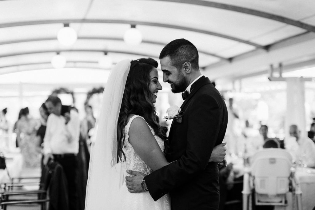 hochzeitsfotograf-kerim-kivrak-basel-hochzeitslocation-salmegg-haus-schweiz-rheinfelden-destination-wedding-photographer-trauung-standesamt-münchen-hochzeitsfotoalbum-hochzeitsdeko-0095