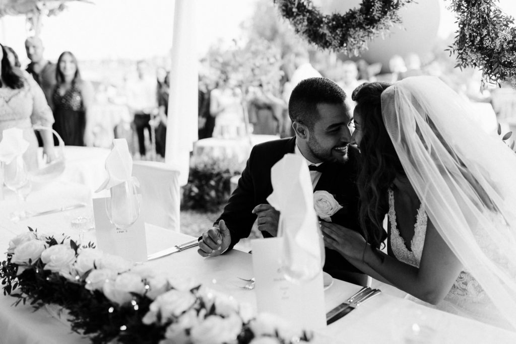 hochzeitsfotograf-kerim-kivrak-basel-hochzeitslocation-salmegg-haus-schweiz-rheinfelden-destination-wedding-photographer-trauung-standesamt-münchen-hochzeitsfotoalbum-hochzeitsdeko-0097