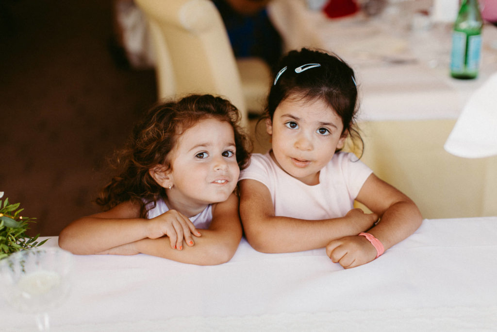 hochzeitsfotograf-kerim-kivrak-basel-hochzeitslocation-salmegg-haus-schweiz-rheinfelden-destination-wedding-photographer-trauung-standesamt-münchen-hochzeitsfotoalbum-hochzeitsdeko-0099