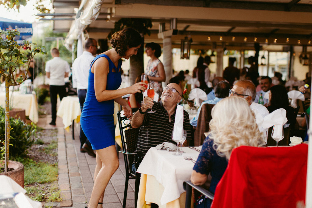 hochzeitsfotograf-kerim-kivrak-basel-hochzeitslocation-salmegg-haus-schweiz-rheinfelden-destination-wedding-photographer-trauung-standesamt-münchen-hochzeitsfotoalbum-hochzeitsdeko-0110