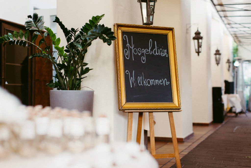 hochzeitsfotograf-kerim-kivrak-basel-hochzeitslocation-salmegg-haus-schweiz-rheinfelden-destination-wedding-photographer-trauung-standesamt-münchen-hochzeitsfotoalbum-hochzeitsdeko-0111