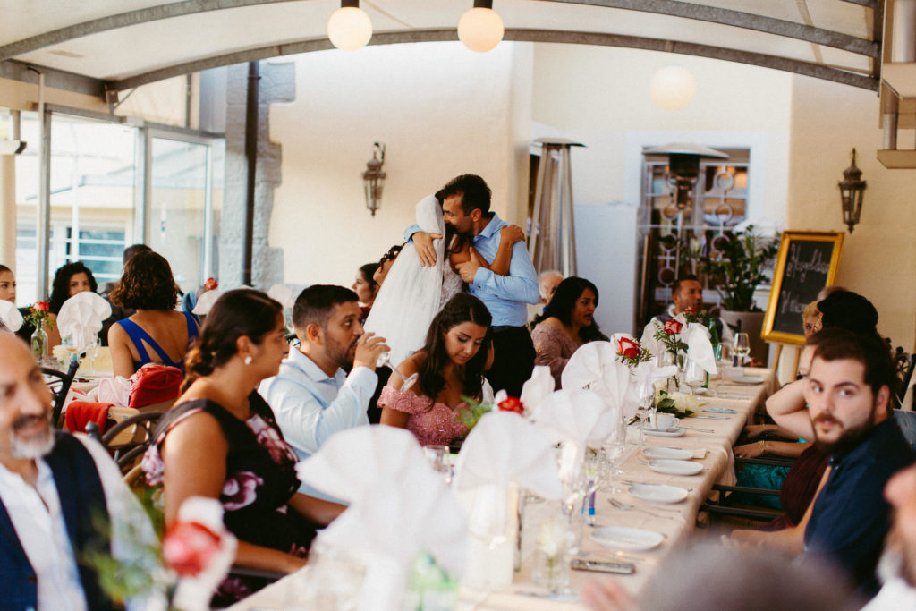 hochzeitsfotograf-kerim-kivrak-basel-hochzeitslocation-salmegg-haus-schweiz-rheinfelden-destination-wedding-photographer-trauung-standesamt-münchen-hochzeitsfotoalbum-hochzeitsdeko-0128