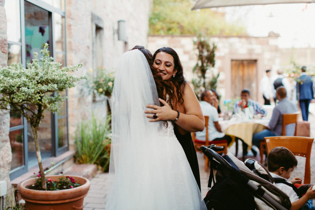 hochzeitsfotograf-kerim-kivrak-basel-hochzeitslocation-salmegg-haus-schweiz-rheinfelden-destination-wedding-photographer-trauung-standesamt-münchen-hochzeitsfotoalbum-hochzeitsdeko-0139