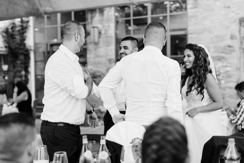 hochzeitsfotograf-kerim-kivrak-basel-hochzeitslocation-salmegg-haus-schweiz-rheinfelden-destination-wedding-photographer-trauung-standesamt-münchen-hochzeitsfotoalbum-hochzeitsdeko-0141