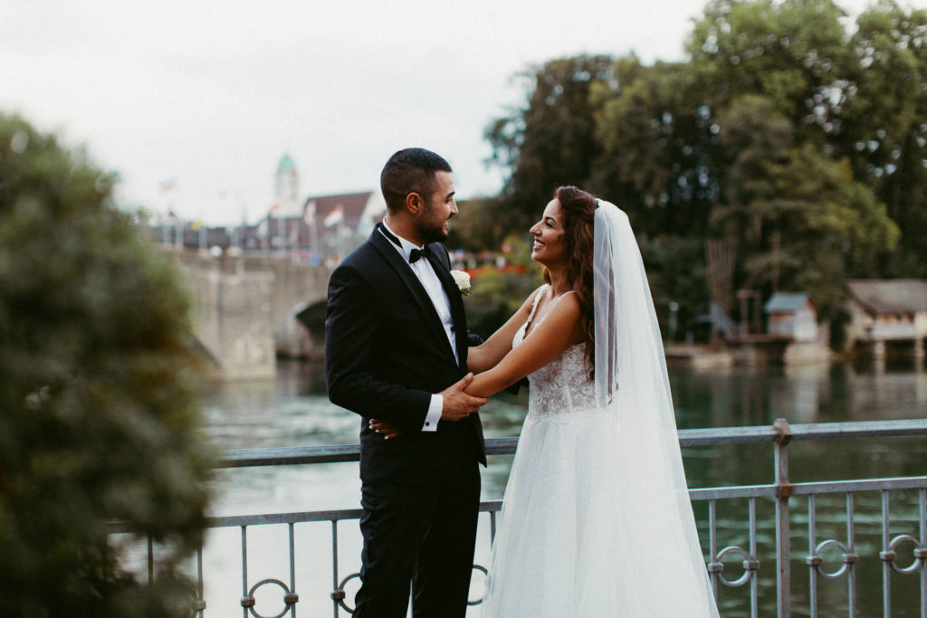 hochzeitsfotograf-kerim-kivrak-basel-hochzeitslocation-salmegg-haus-schweiz-rheinfelden-destination-wedding-photographer-trauung-standesamt-münchen-hochzeitsfotoalbum-hochzeitsdeko-0147