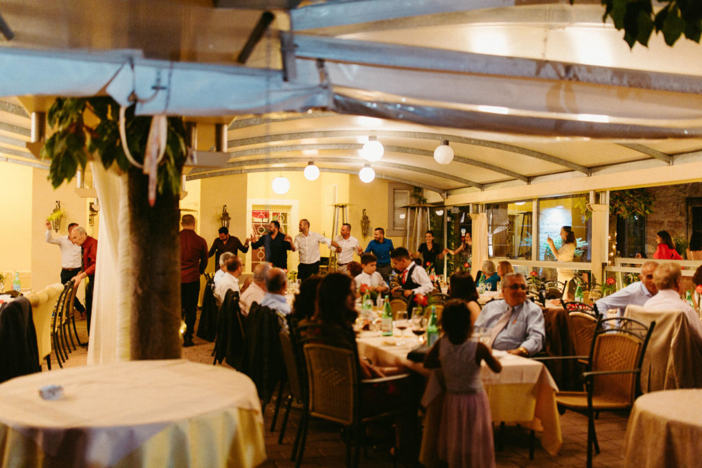 hochzeitsfotograf-kerim-kivrak-basel-hochzeitslocation-salmegg-haus-schweiz-rheinfelden-destination-wedding-photographer-trauung-standesamt-münchen-hochzeitsfotoalbum-hochzeitsdeko-0159