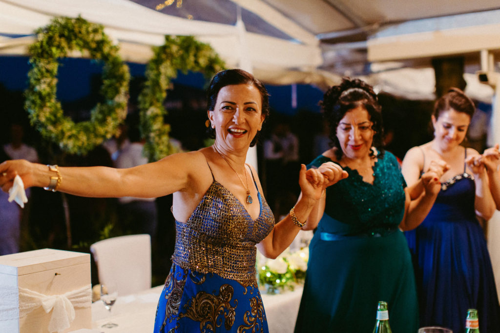 hochzeitsfotograf-kerim-kivrak-basel-hochzeitslocation-salmegg-haus-schweiz-rheinfelden-destination-wedding-photographer-trauung-standesamt-münchen-hochzeitsfotoalbum-hochzeitsdeko-0163