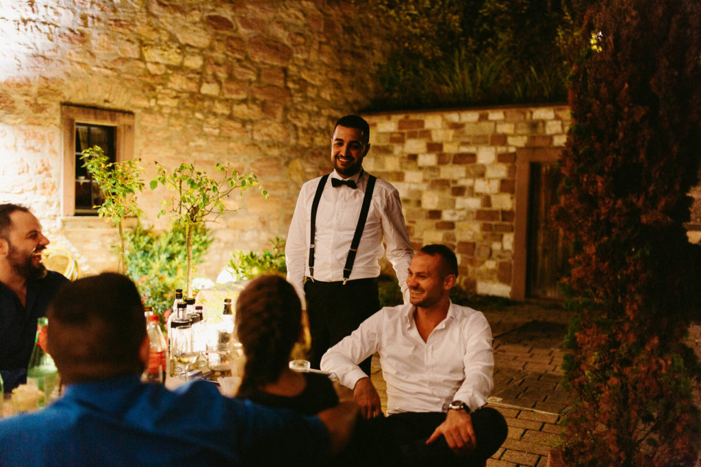 hochzeitsfotograf-kerim-kivrak-basel-hochzeitslocation-salmegg-haus-schweiz-rheinfelden-destination-wedding-photographer-trauung-standesamt-münchen-hochzeitsfotoalbum-hochzeitsdeko-0170