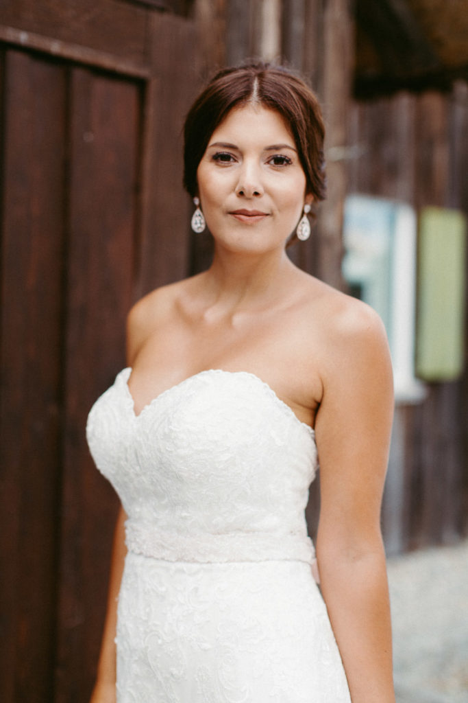 hochzeitsfotograf-kerim-kivrak-scheunenhochzeit-balzhausen-hochzeitslocation-lenderstuben-boho-destination-wedding-photographer-trauung-standesamt-hochzeitsfotoalbum-hochzeitsdeko-0052