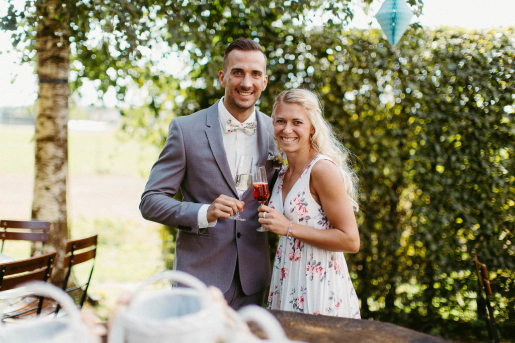 hochzeitsfotograf-kerim-kivrak-scheunenhochzeit-balzhausen-hochzeitslocation-lenderstuben-boho-destination-wedding-photographer-trauung-standesamt-hochzeitsfotoalbum-hochzeitsdeko-0162
